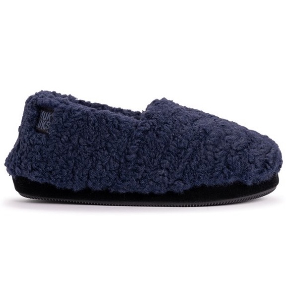 Cozy Slippers! MUK LUKS! Dark Sapphire! NWT! Size L - Picture 3 of 4